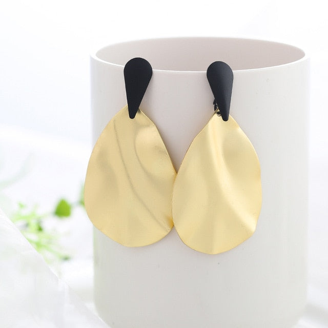 WYBU Summer Style Golden Drop Earrings For Women Geomatric Black Long Hanging Earring Triangle Bts Jewelry Earing bijouterie