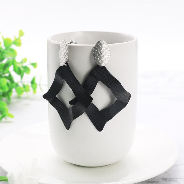 WYBU Summer Style Golden Drop Earrings For Women Geomatric Black Long Hanging Earring Triangle Bts Jewelry Earing bijouterie