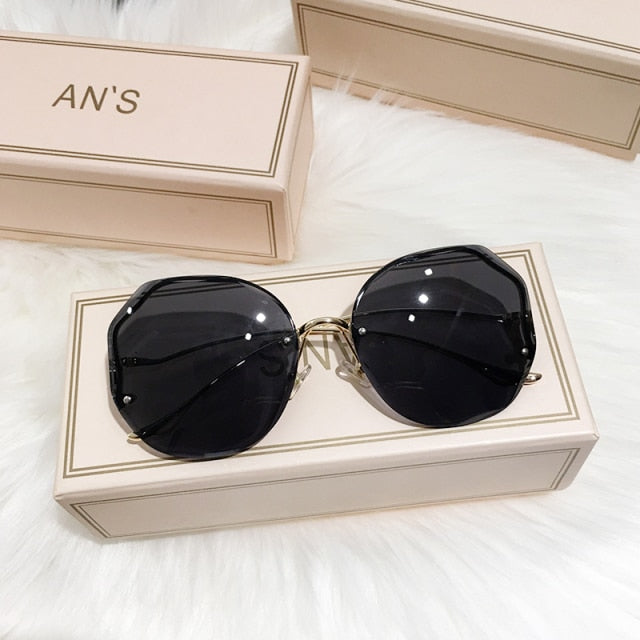 2022 Fashion Tea Gradient Sunglasses Women Ocean Water Cut Trimmed Lens Metal Curved Temples Sun Glasses Female UV400